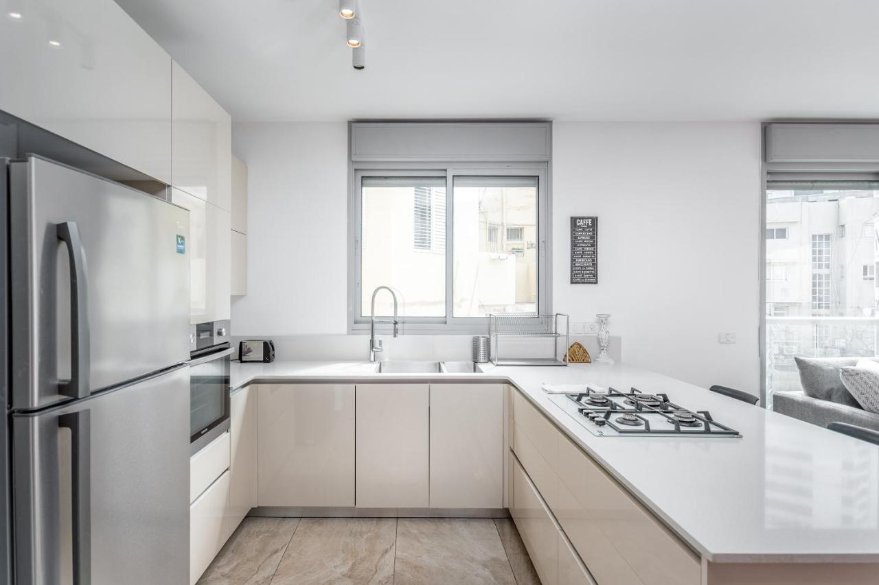 3 Bedrooms Balcony & Parking Near Banana * Tel Aviv-Jaffa