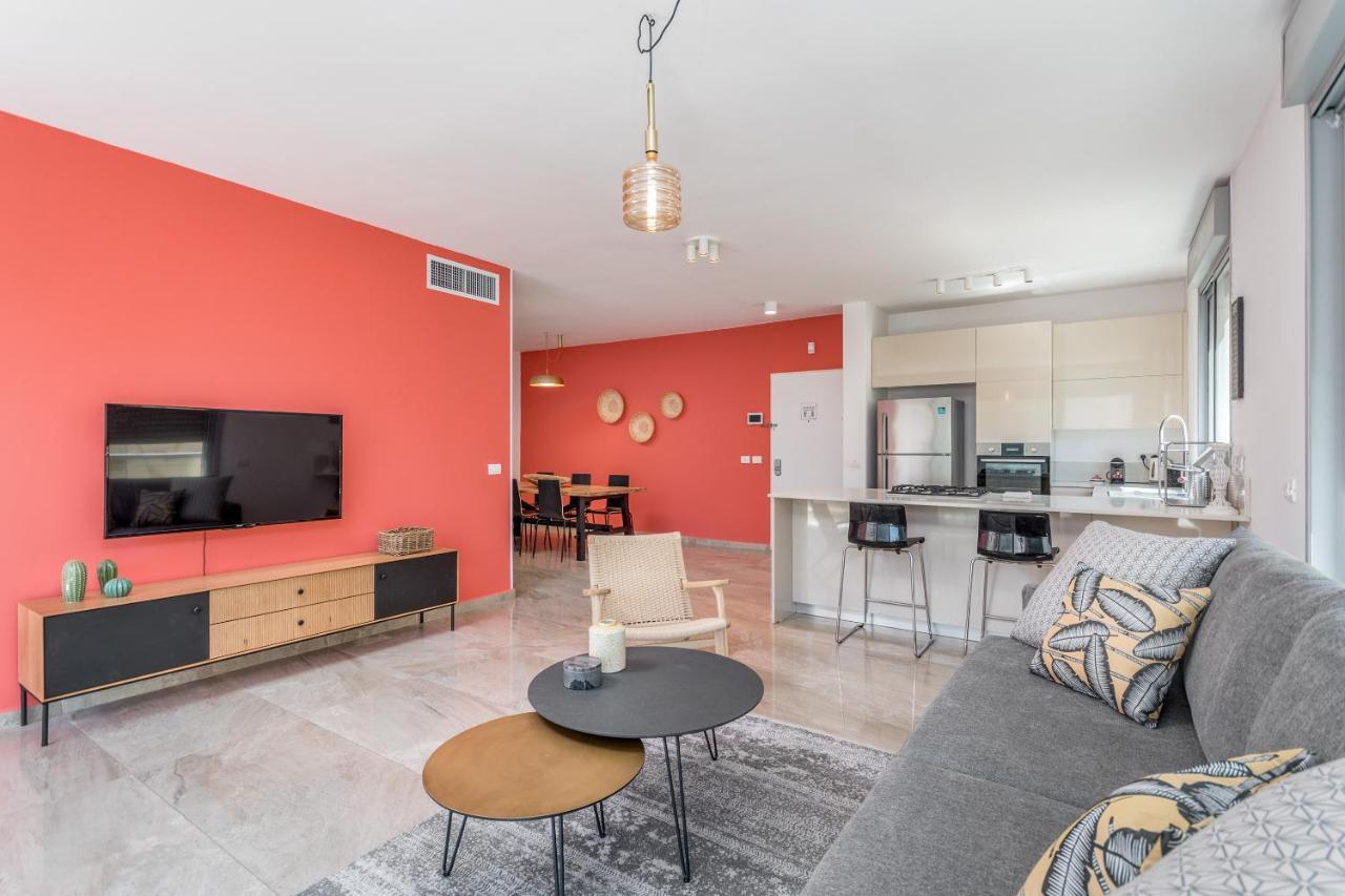 Apartment 3 Bedrooms Balcony & Parking Near Banana *