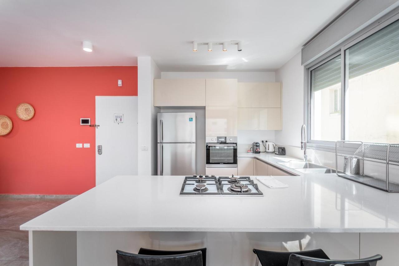 3 Bedrooms Balcony & Parking Near Banana * Tel Aviv-Jaffa
